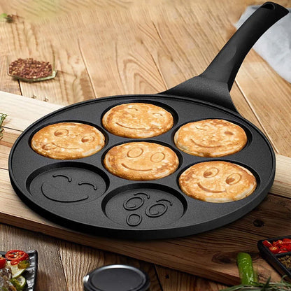 Tigaie pentru clatite cu 7 forme Smile Pancakes IdealStore, din aluminiu si otel inoxidabil, atat pentru aragazul normal cat si pentru cel vitroceramic si electric, Dimensiune tigaie 26 cm