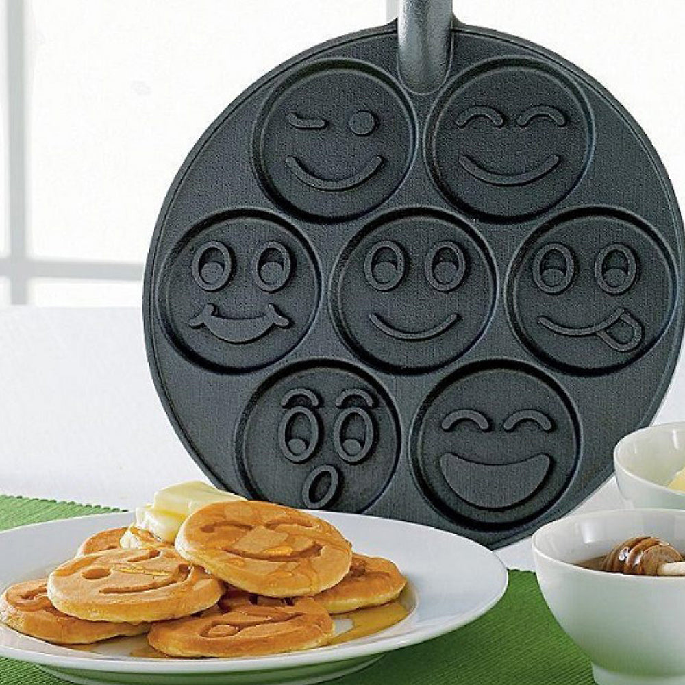 Tigaie pentru clatite cu 7 forme Smile Pancakes IdealStore, din aluminiu si otel inoxidabil, atat pentru aragazul normal cat si pentru cel vitroceramic si electric, Dimensiune tigaie 26 cm