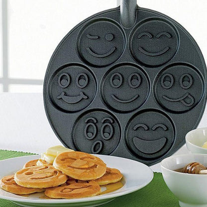 Tigaie pentru clatite cu 7 forme Smile Pancakes IdealStore, din aluminiu si otel inoxidabil, atat pentru aragazul normal cat si pentru cel vitroceramic si electric, Dimensiune tigaie 26 cm