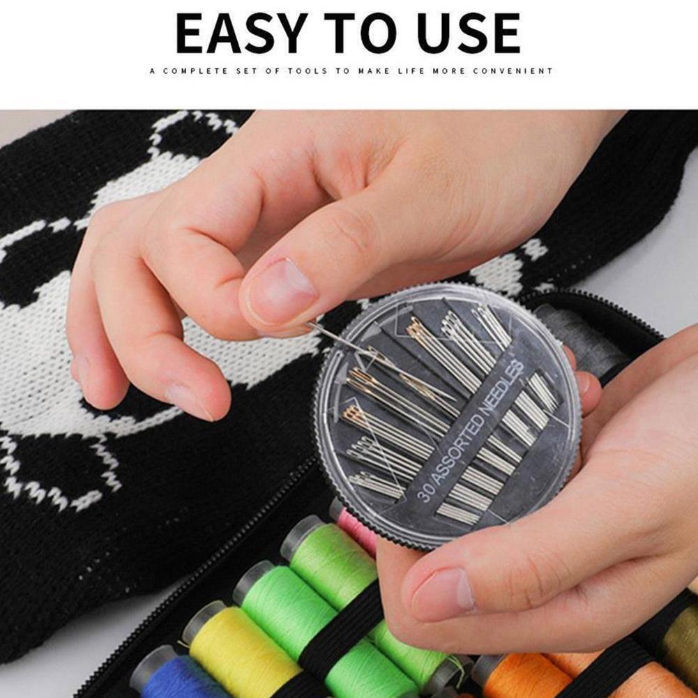 Kit de Cusut Master Little Tailor idealSTORE, Include 129 de Accesorii pentru Cusut, Ace, Papiote, Foarfece, Degetar, Banda de Masurare, Lupa, Nasturi, Dimensiune 17,5 x 12 x 3 cm, Negru