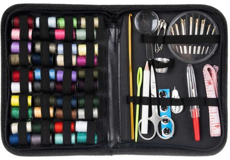 Kit de Cusut Master Little Tailor idealSTORE, Include 129 de Accesorii pentru Cusut, Ace, Papiote, Foarfece, Degetar, Banda de Masurare, Lupa, Nasturi, Dimensiune 17,5 x 12 x 3 cm, Negru