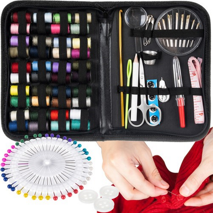 Kit de Cusut Master Little Tailor idealSTORE, Include 129 de Accesorii pentru Cusut, Ace, Papiote, Foarfece, Degetar, Banda de Masurare, Lupa, Nasturi, Dimensiune 17,5 x 12 x 3 cm, Negru