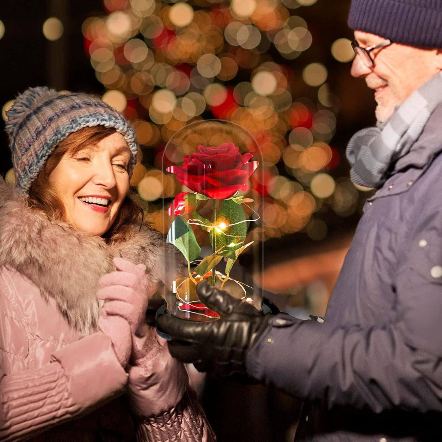 Trandafir Rosu Criogenat idealSTORE in Cupola de Sticla, Dimensiuni 22 x 11 cm, Iluminat LED, Include 100 de petale de trandafir, Cutie de Cadou, Funda, Pe blat Negru, Ideal pentru Evenimente Speciale
