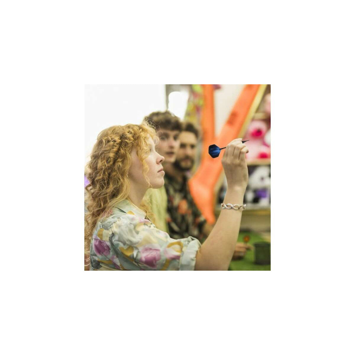 Set 12 Sageti Dart Profesionale idealSTORE, Fabricate din Material de inalta calitate, 100 Varfuri Moi, 2 Aparatoare de Zbor, 20 de Inele, Instrument Multiplu, Lungime 10 cm, Grosime 1 cm, Dezvolta Abilitati Manuale, Concentrarea