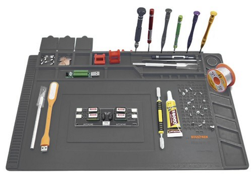 Covoras Multifunctional idealSTORE Anti-Static din Silicon, Dimensiuni 45 x 30 cm, Include 4 Buzunare Magnetice, Linii de Marcare si Masurare, Ideal pentru Reparatii Electronice, Service GSM, Rezistent la Temperaturi Ridicate