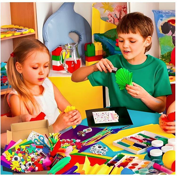 Set de Creatie idealSTORE pentru Copii, Include Felicitari, Betisoare din Lemn, Lipici cu Sclipici, Diamante autoadezive, Foarfeca, Nasturi in diverse culori, Pene Colorate, Felicitari, Ochi in miscare, Cutie depozitare cu maner