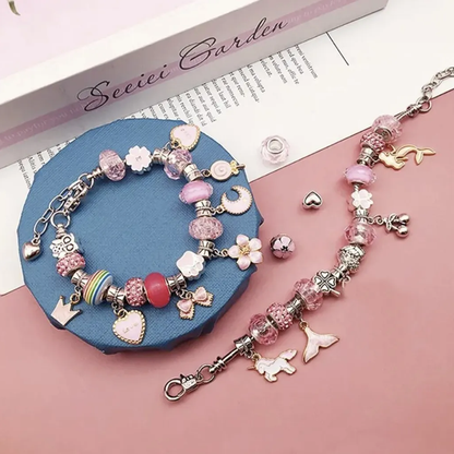 Set Creatie Bratari-Coliere Princess idealSTORE, Include 69 de Elemente, 3 Baze de Coliere, 3 Bratari, Pandative in Diferite Forme, Include o Cutie cu Fermoar pentru Depozitare, Dezvolta Abilitatile Artistice