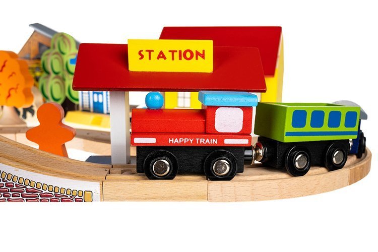 Pista Multifunctionala din Lemn Natural Exclusiv pentru Copii, Cu 89 de Elemente Incluse, Autobuz, Trenulet si Masinuta, 95cm x 67 cm