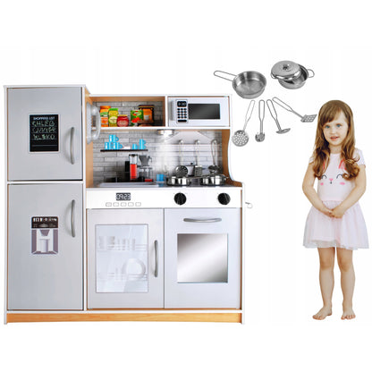 Bucatarie de lemn Five Star Chef, Echipata cu frigider, Telefon, Cuptor cu microunde, Chiuveta, Masina de spalat, Confectionata din lemn de inalta calitate, Dotata cu o lampa functionala si cu o multitudine de ustensile