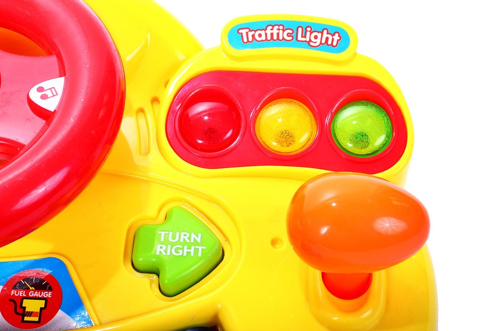 Volan interactiv idealSTORE, Dimensiuni 31.0 x 18.0 x 8.0 cm, Accesorizat cu Diverse Functii, Echipat cu butoane specifice unei masini, Culori vi care atrag atentia