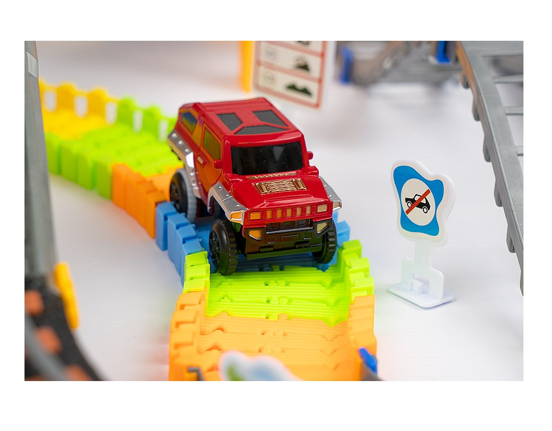 Circuit complex idealSTORE Twiming Train, Echipat cu cale ferata pe doua nivele, sosea auto, locomotiva cu vagoane, masina si multe alte accesorii, Dezvolta abilitati manuale si de coordonare