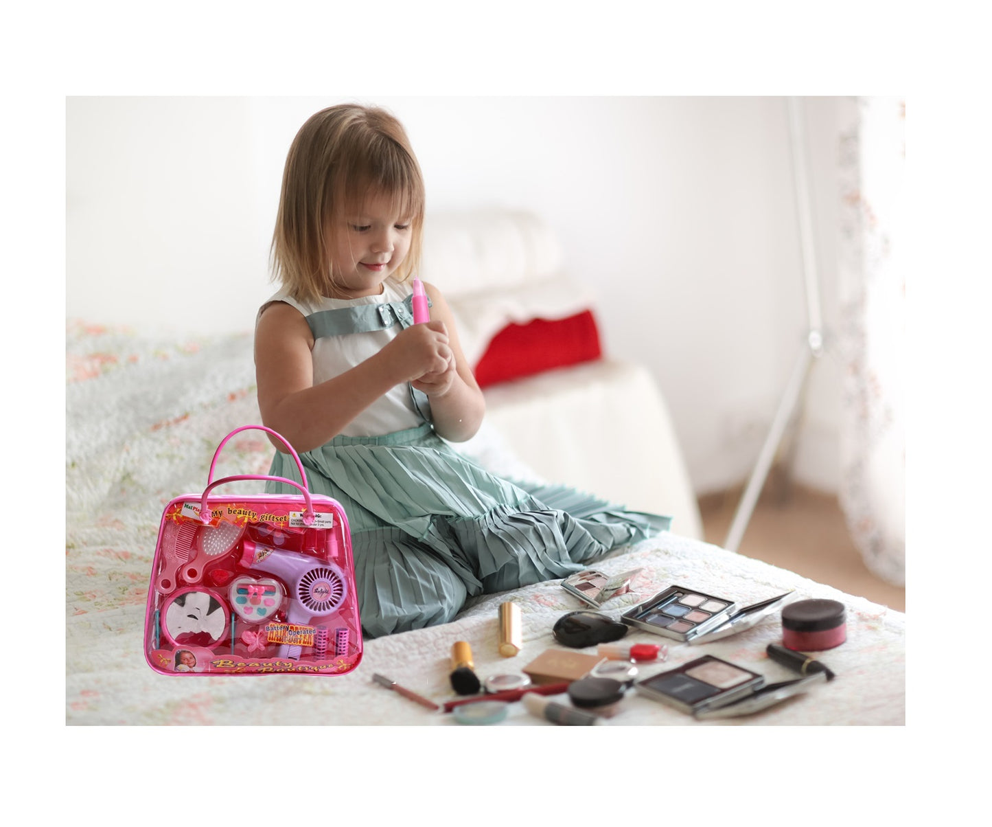 Set cosmetica pentru fetite idealSTORE, Pink Beauty Boutique, Dimensiuni 28 x 23 cm, Include 11 accesorii specifice ce stimuleaza imaginatia, Perfect pentru a va juca cu prietenii, Creeaza o lume a basmului prin jocul de rol