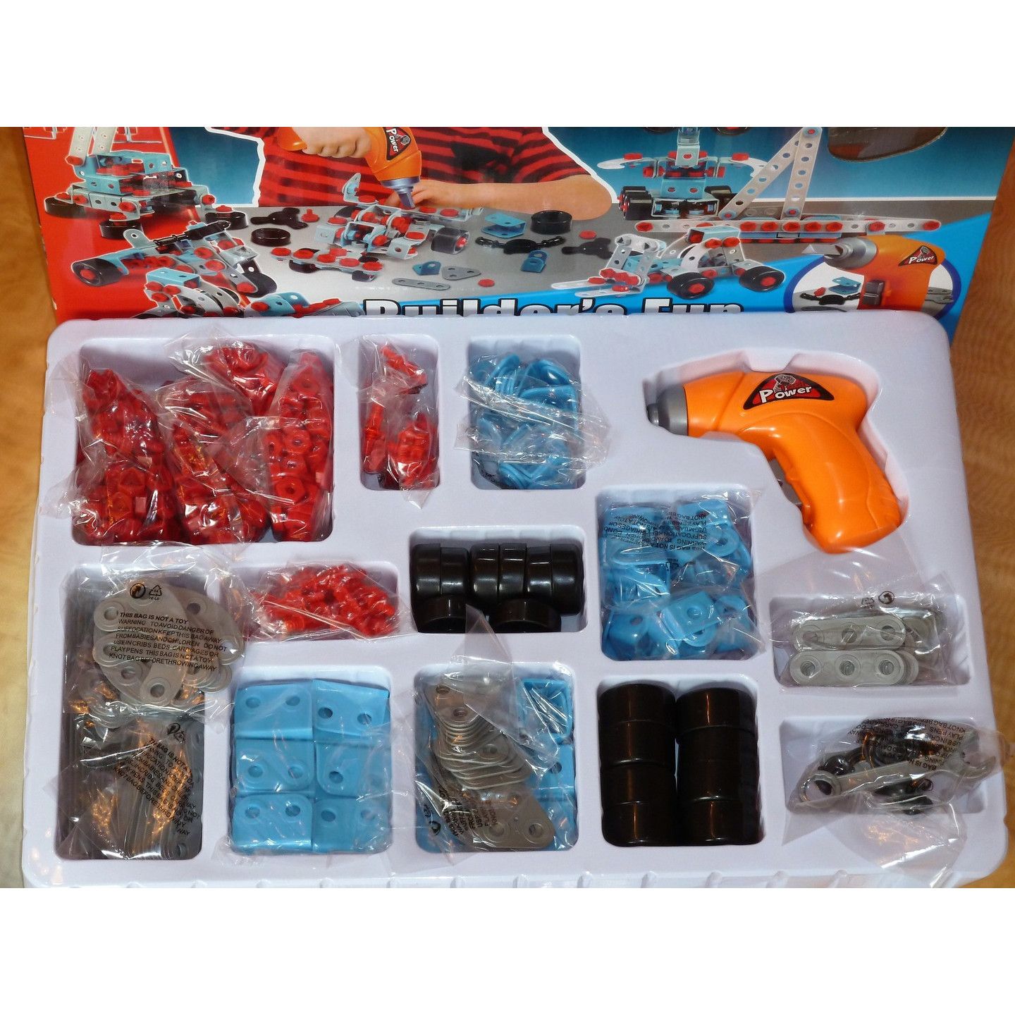 Set de constructie IDL Junior Block, Echipat cu 280 De Elemente ce le permite micutilor sa creeze diverse constructii jongland cu piesele dupa vointa lor, Ajuta la dezvoltarea capacitatilor de coordonare si sporeste imaginatia