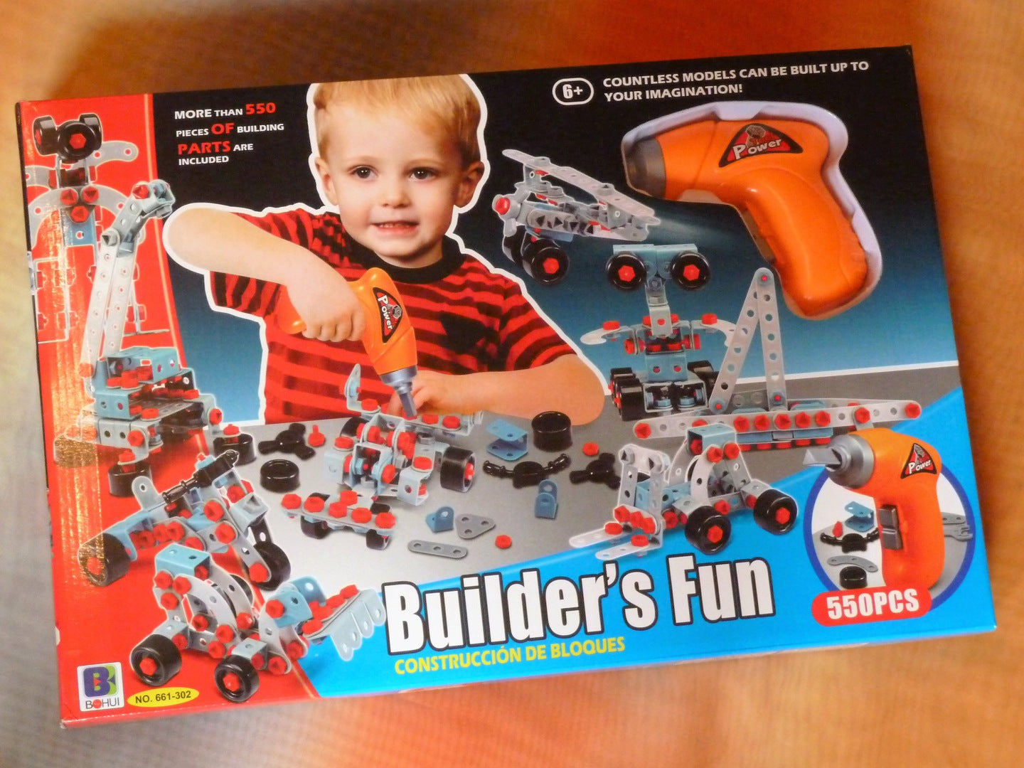 Set de constructie IDL Junior Block, Foarte prietenos, Echipat cu 550 De Elemente ce le permite micutilor sa creeze diverse constructii jongland cu piesele dupa vointa lor, Ajuta la dezvoltarea capacitatilor de coordonare si sporeste imaginatia