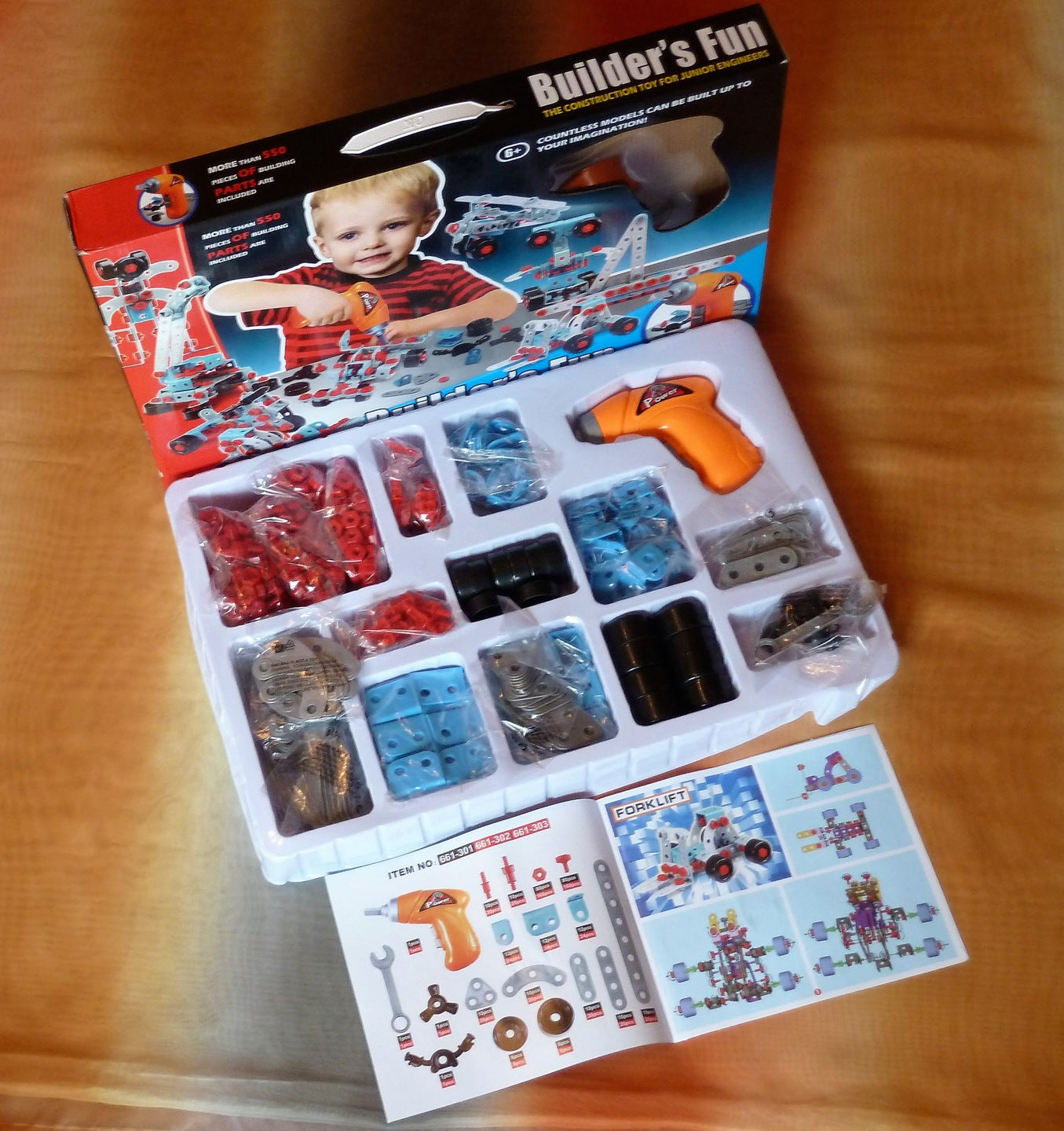 Set de constructie IDL Junior Block, Foarte prietenos, Echipat cu 550 De Elemente ce le permite micutilor sa creeze diverse constructii jongland cu piesele dupa vointa lor, Ajuta la dezvoltarea capacitatilor de coordonare si sporeste imaginatia