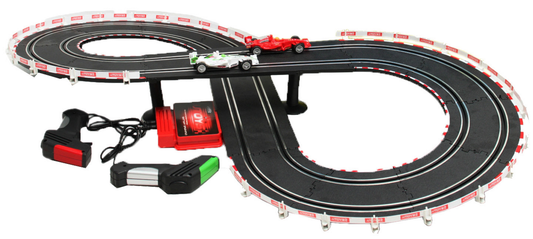 Set de joaca IDEAL RACING, Masinute si accesorii simbolice, Perfecta pentru dezvoltarea imaginatiei si a creativitatii, Incurajeaza distractia cu prietenii, Dimensiuni 130 x 70 x 15 cm, Multicolor