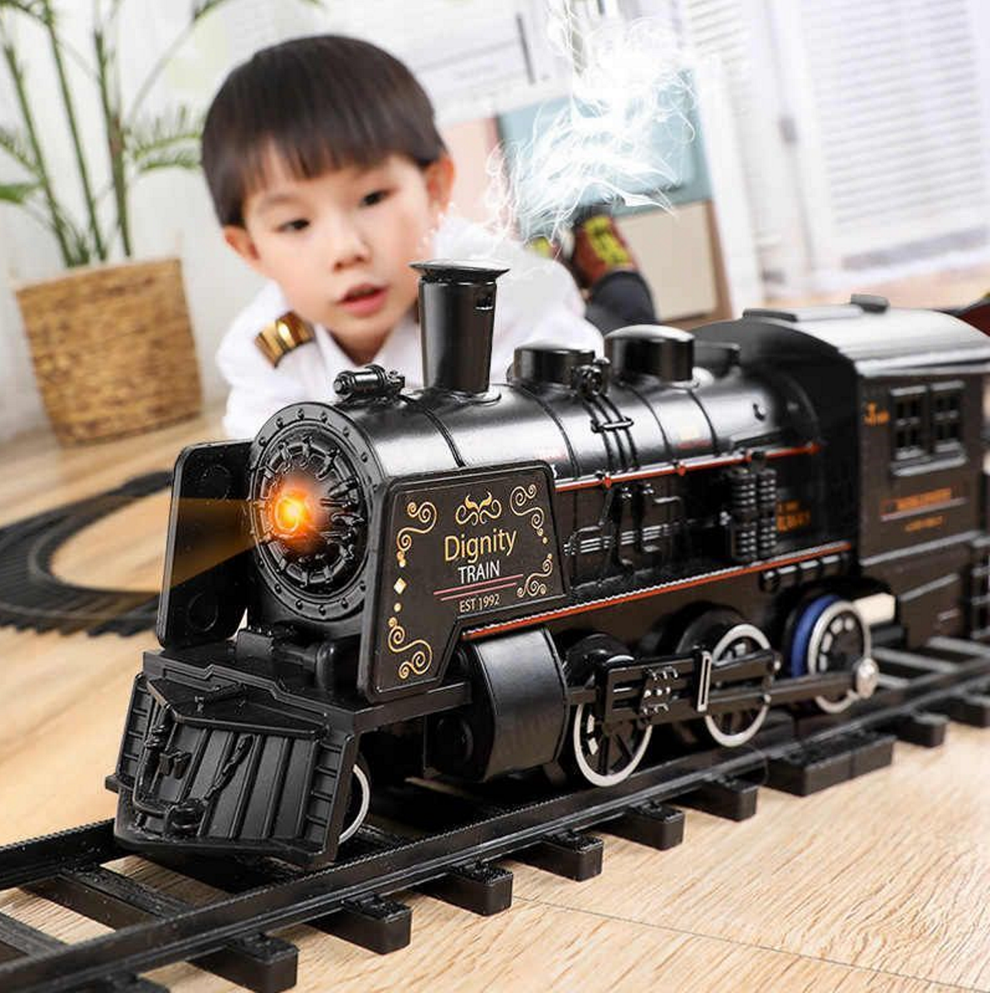 Circuit electric cu Tren idealSTORE Rail Master Expres, Include 1 locomotiva, 2 vagoane, Dezvolta imaginatia si abilitatile manuale