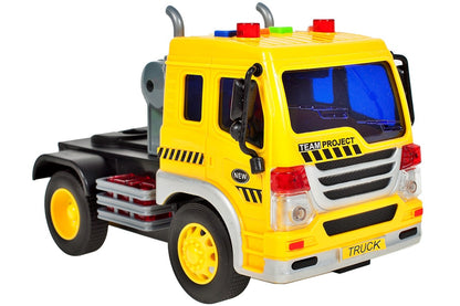 Camion Interactiv cu Remorca si 4 Masini IDL, Fulger M, Scara 1:16, Dimensiuni 37.0 x 16.0 x 9.0 cm, Dotat cu rampa ce ofera posibilitatea manevrarii masinutelor si descoperirea distractiei