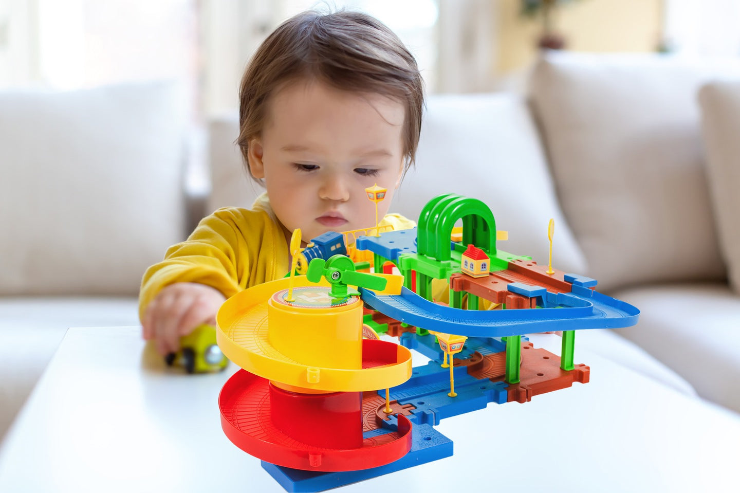 Centru de activitati si Puzzle Trenuletul Choo-Choo, Model interactiv cu diverse accesorii pentru o distractie garantata, Multicolor