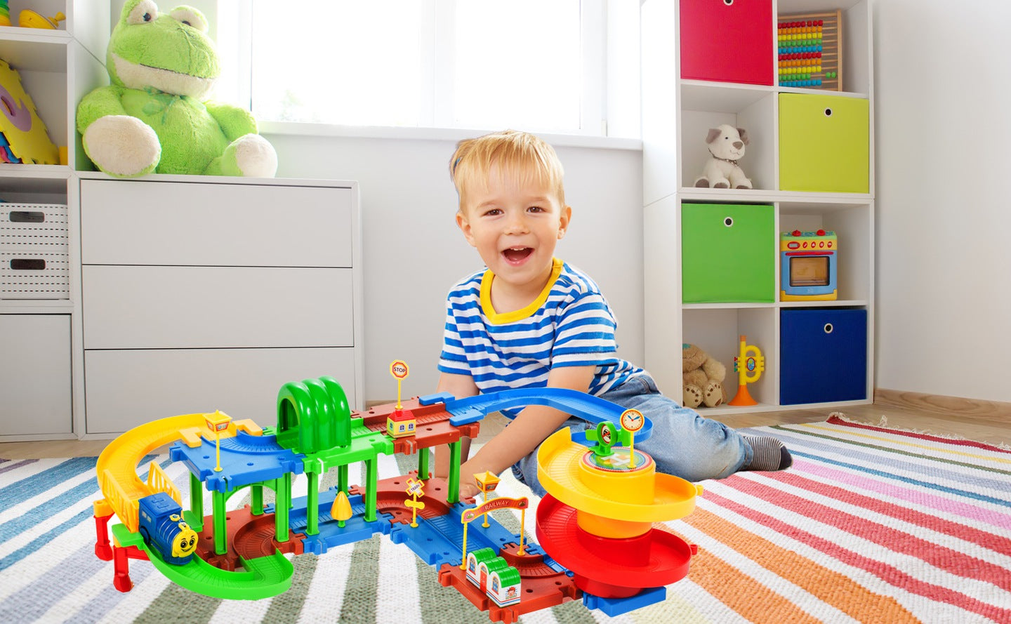 Centru de activitati si Puzzle Trenuletul Choo-Choo, Model interactiv cu diverse accesorii pentru o distractie garantata, Multicolor