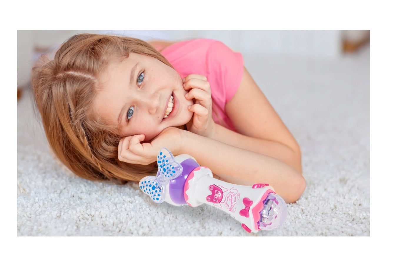 Microfon de Jucarie idealSTORE, MAGICAL Minnie Song, Echipat cu butoane functionale ce garanteaza distractia, Efectele de iluminare ale microfonului vor adauga un plus de bucurie, Culorile atractive stimuleaza perceptia