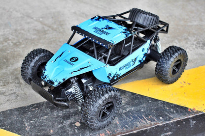 Masinuta Cu Telecomanda si Suspensii Metal OFFROAD, Scara 1.16, Marime 28 x 18.5 x 12 cm, Manevrabilitate Ridicata, Cauciucuri Rezistente, Telecomanda Usor de Folosit, Viteza Maxima 20 km/h, Culoare Albastra