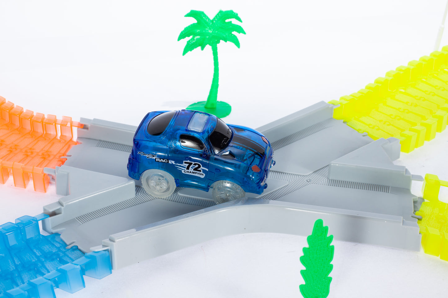 Pista luminoasa cu 2 masinute MalPlay, 360 piese