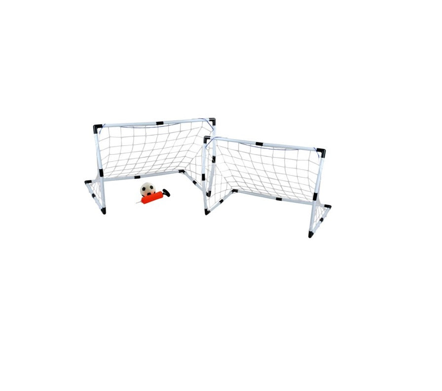 Set Joaca Micul Fotbalist cu Porti Fotbal IDL 2 in 1 alaturi de Pompa Umflare Mingi, se pot obtine 2 porti mici sau 1 poarta mare, Carlige de prindere a portilor incluse, Culoare Alb-Negru, Material Plastic, Minge Fotbal Cadou