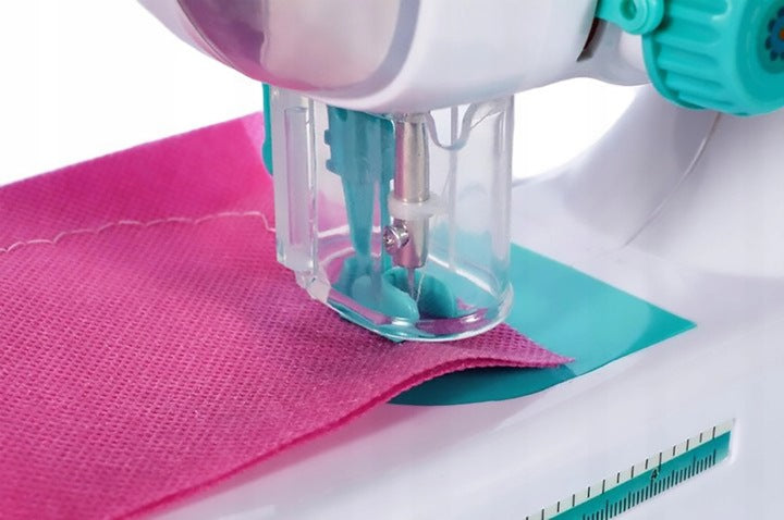 Set de Rol, Masina de Cusut Electrica, SEWING MACHINE, cu Ac cu Aparatoare, 3 Bobine, Pedala cu 115 Cm Cablu, Realista, Alb/Verde