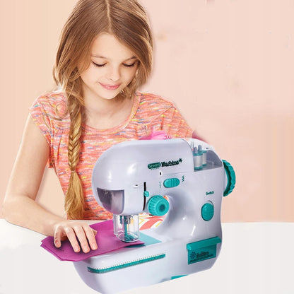 Set de Rol, Masina de Cusut Electrica, SEWING MACHINE, cu Ac cu Aparatoare, 3 Bobine, Pedala cu 115 Cm Cablu, Realista, Alb/Verde