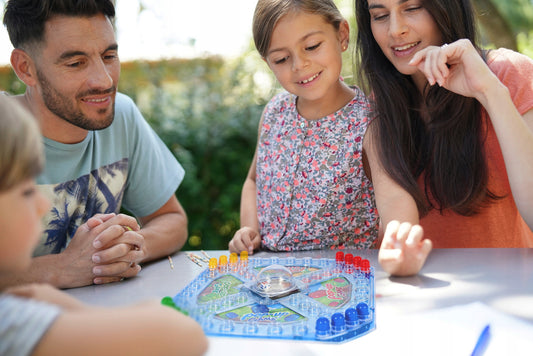 Joc de Familie POP-UP Game idealStore, Tabla de Joc Colorata, Dimensiuni 26 x 26 cm, 16 Piese Colorate, Zaruri Incluse, Joc Interactiv si Distractiv