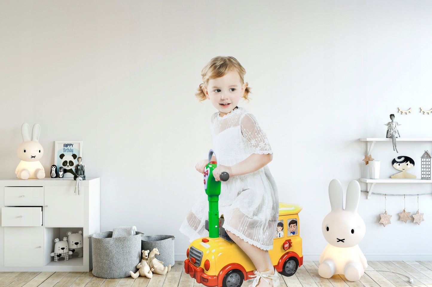 Jucarie Interactiva 3 in 1 cu sunete si lumini idealSTORE RIDE ON FUNNY BUS, Dimenisunile masinii 6.5 x 5 x 4.5 cm, Accesorizat cu o multime de gadgeturi distractive si elemente educative, Joaca rolul unui garaj si al unei valize pe roti