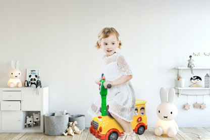 Jucarie Interactiva 3 in 1 cu sunete si lumini idealSTORE RIDE ON FUNNY BUS, Dimenisunile masinii 6.5 x 5 x 4.5 cm, Accesorizat cu o multime de gadgeturi distractive si elemente educative, Joaca rolul unui garaj si al unei valize pe roti