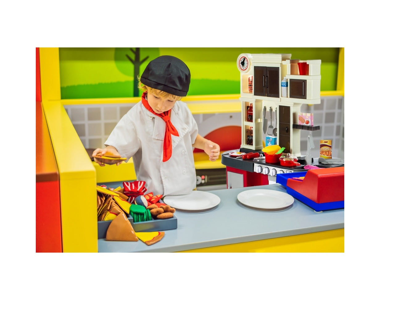 Bucatarie Multifunctionala pentru copii, Chef Junior Kitchen, 84 cm Inaltime, Dotata cu o multitudine de elemente simbolice ce dezvolta aptitudinile manuale a orcarui mic gospodar, Accesorizata cu chiuveta si robinet functional ce sporesc creativitatea