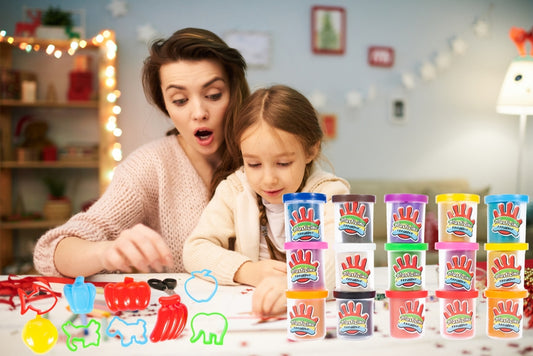 Set plastilina multicolora idealSTORE Colorful Mind, Include 15 recipiente multicolore, 16 matrite de diferite forme, Un mod perfect de a stimula imaginatia