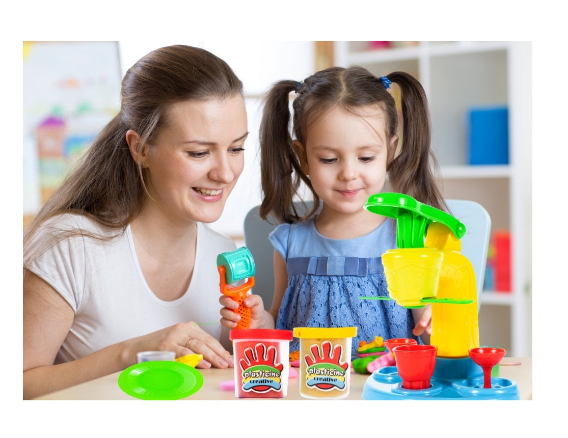 Aparat pentru fabricarea deserturilor idealSTORE Junior Icecream, Dimensiuni 19.5 x 17.5 x 12.5 cm, Dezvolta abilitati artistice, gandirea creativa si imaginatia, Echipat complet cu 8 accesorii specifice