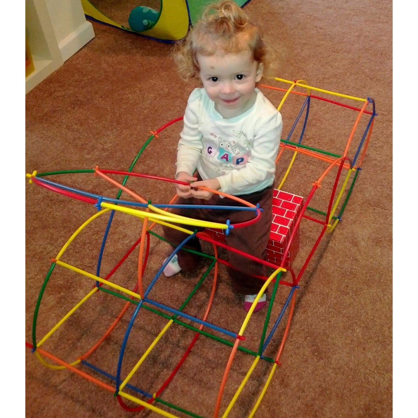 Set De Constructie Din Paie Magic Pieces idealStore, 400 elemente, Materiale Flexibile si Rezistente, Usor de Modelat, Joc Educativ si Creativ Multicolor