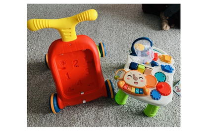 Antepremergator Baby Elephant 3 in 1 IdealStore, Echipat cu panou interactiv detasabil, Acesta se poate transforma si intr-o masuta de activitati cu sunete, Cos de baschet cu 3 mingi incluse, Culoare Rosu