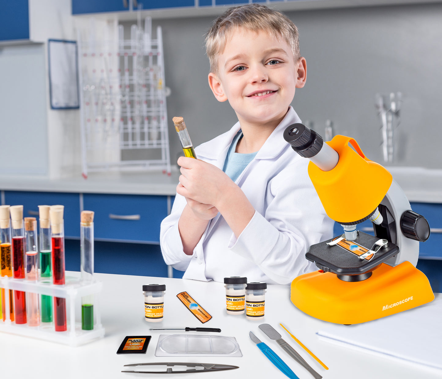 Microscop Multifunctional Stiintific pentru copii idealSTORE, Dimensiuni 16 x 10 x 22,5 cm Include 3 lentile de marire, Numeroase Accesorii, Lampa LED pentru Iluminat, Inaltime Reglabila, Valiza pentru transport