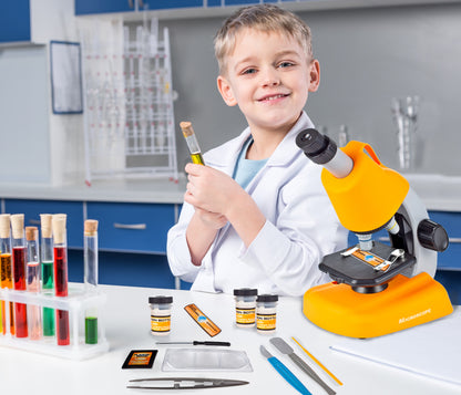 Microscop Multifunctional Stiintific pentru copii idealSTORE, Dimensiuni 16 x 10 x 22,5 cm Include 3 lentile de marire, Numeroase Accesorii, Lampa LED pentru Iluminat, Inaltime Reglabila, Valiza pentru transport