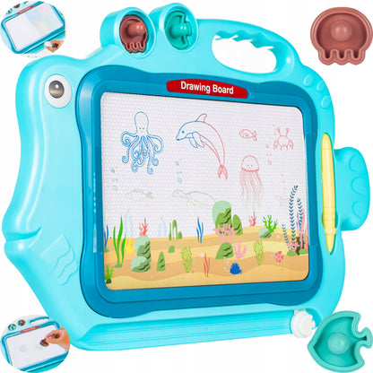 Tablita Magnetica Funny Fish idealStore, 4 Campuri Colorate, 2 Stampile, Pix, Dimensiuni 49.5 x 29.5 x 3.5 cm, Suprafata Desen 24 x 16 cm, Dezvolta Imaginatia si Creativitatea, Incurajeaza Exersarea Scrisului, Albastra