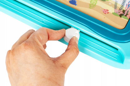 Tablita Magnetica Funny Fish idealStore, 4 Campuri Colorate, 2 Stampile, Pix, Dimensiuni 49.5 x 29.5 x 3.5 cm, Suprafata Desen 24 x 16 cm, Dezvolta Imaginatia si Creativitatea, Incurajeaza Exersarea Scrisului, Albastra