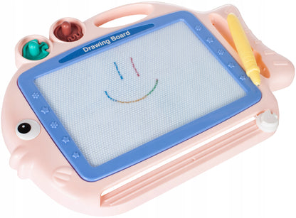 Tablita Magnetica Funny Fish idealStore, 4 Campuri Colorate, 2 Stampile, Pix, Dimensiuni 35 x 25 x 3.5 cm, Suprafata Desen 20 x 13 cm, Dezvolta Imaginatia si Creativitatea, Incurajeaza Exersarea Scrisului, Roz