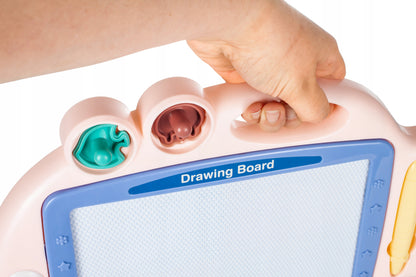 Tablita Magnetica Funny Fish idealStore, 4 Campuri Colorate, 2 Stampile, Pix, Dimensiuni 35 x 25 x 3.5 cm, Suprafata Desen 20 x 13 cm, Dezvolta Imaginatia si Creativitatea, Incurajeaza Exersarea Scrisului, Roz