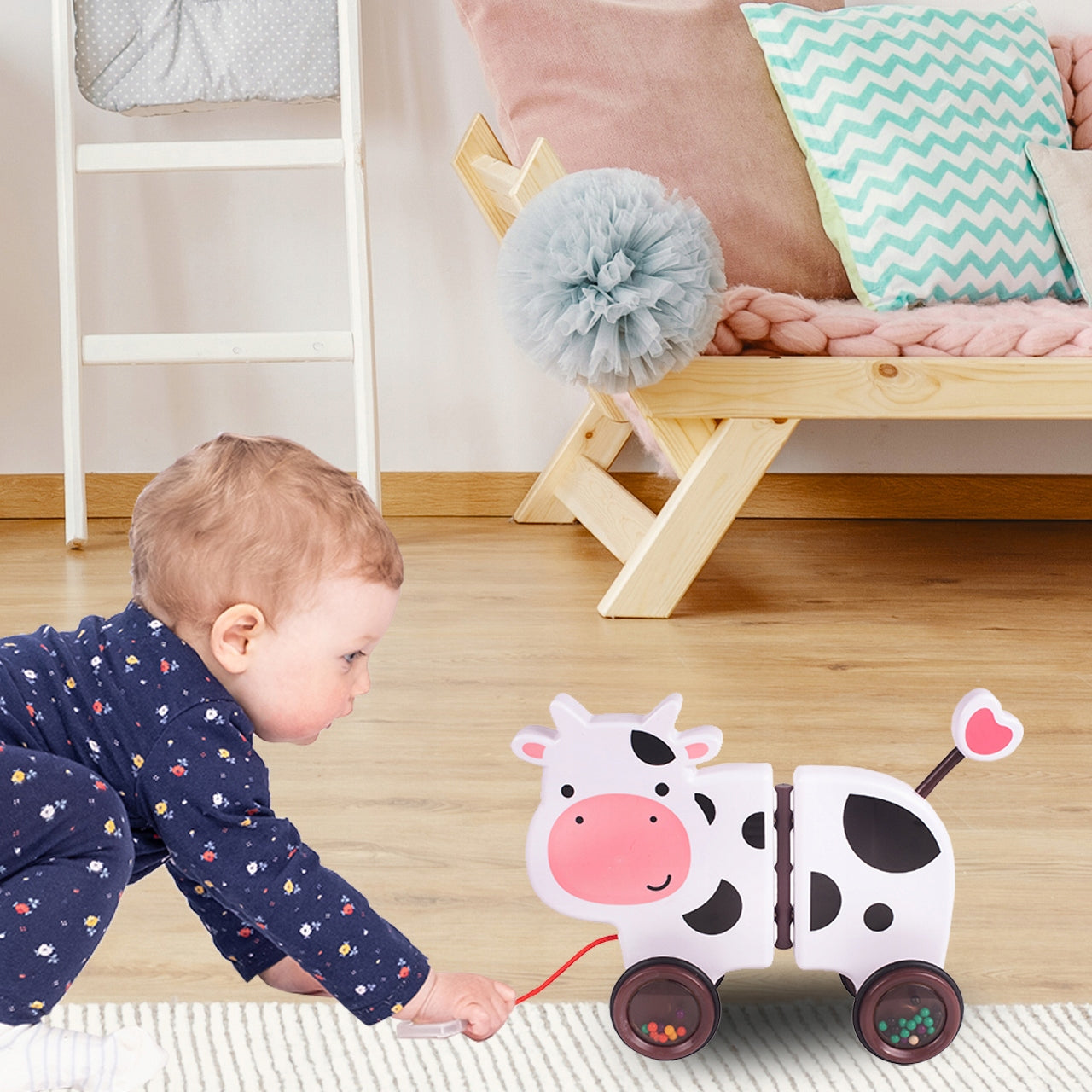 Jucarie interactiva Tip Vacuta Happy Cow idealSTORE, Dimensiune 18 x 19 x 9 cm, Dotata cu Sfoara Fabricat din plastic de inalta calitate, Roti inconjurate cu cauciuc, Pline cu bile, Posibilitatea de a se separa in 2 parti