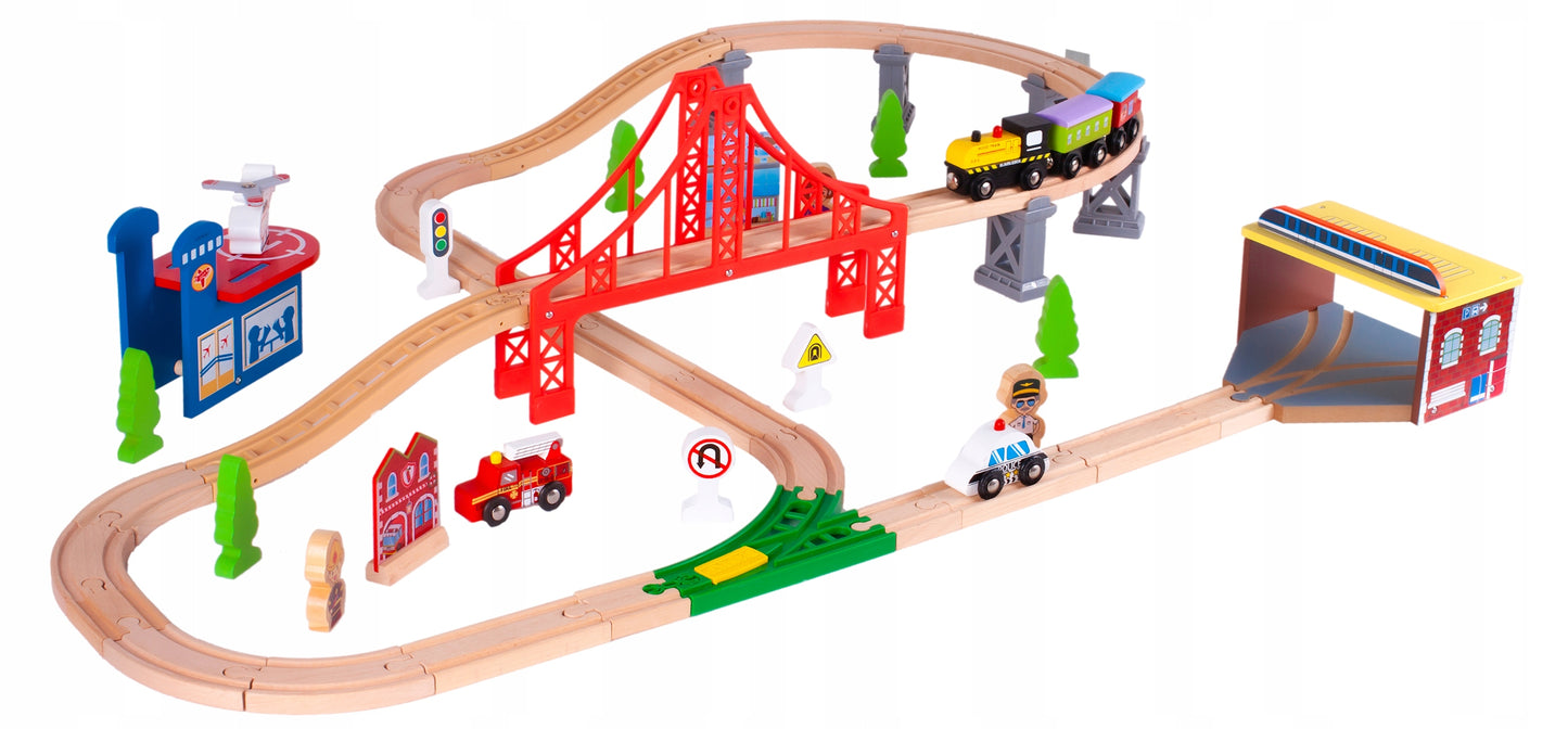 Pista Multifunctionala Merry Train idealSTORE din Lemn Natural, Construita din 70 de piese, Locomotiva + 2 vagoane cu magnet, Elicopter cu elice, Heliport, Detasament de Pompieri, Politie, Copaci, Indicatoare rutiere, Oameni, Piese Slefuite fin din lemn