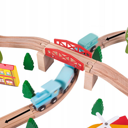Circuit Trenulet din Lemn Natural Wooden City Traffic Track idealSTORE, Setul include Heliport, Oameni, Copaci, Semne de Circulatie, Lokomotiva, Elicopter, Vagoane, Case, Piese Slefuite fin din lemn