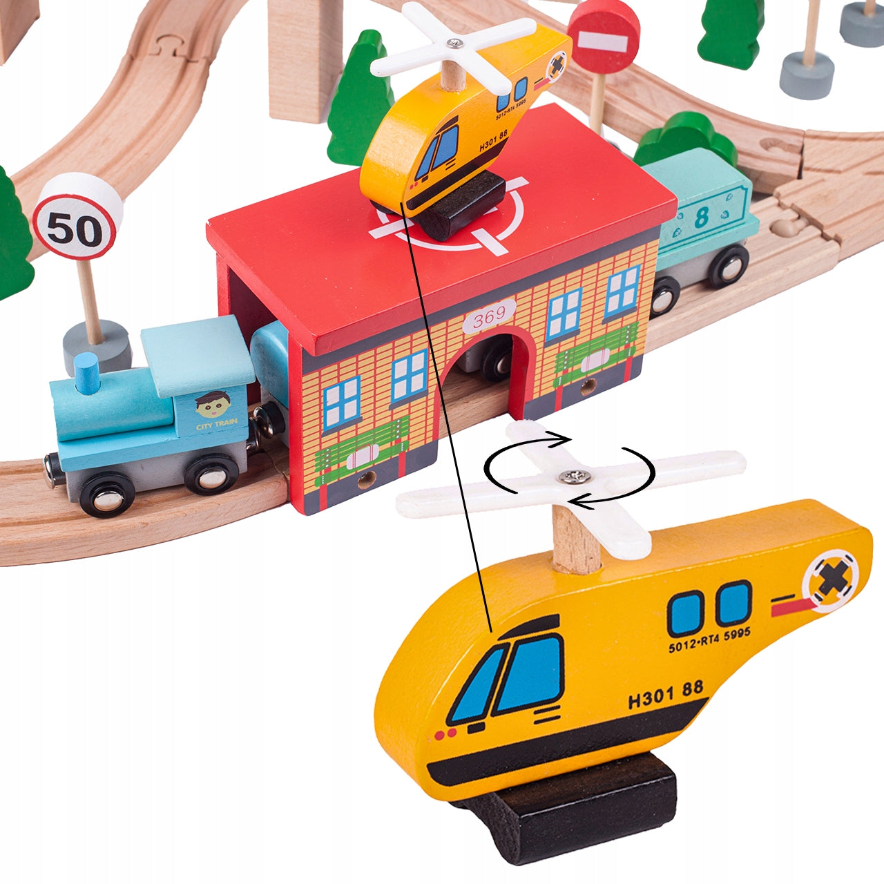 Circuit Trenulet din Lemn Natural Wooden City Traffic Track idealSTORE, Setul include Heliport, Oameni, Copaci, Semne de Circulatie, Lokomotiva, Elicopter, Vagoane, Case, Piese Slefuite fin din lemn