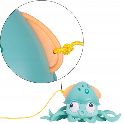 Caracatita interactiva Charming Octopus idealSTORE, Dimensiuni 25 x 11 x 13 Dotata cu Sfoara de tras, Ajuta la dezvoltarea psiho-motorie a copilului, Perfecta pentru o baie linistita