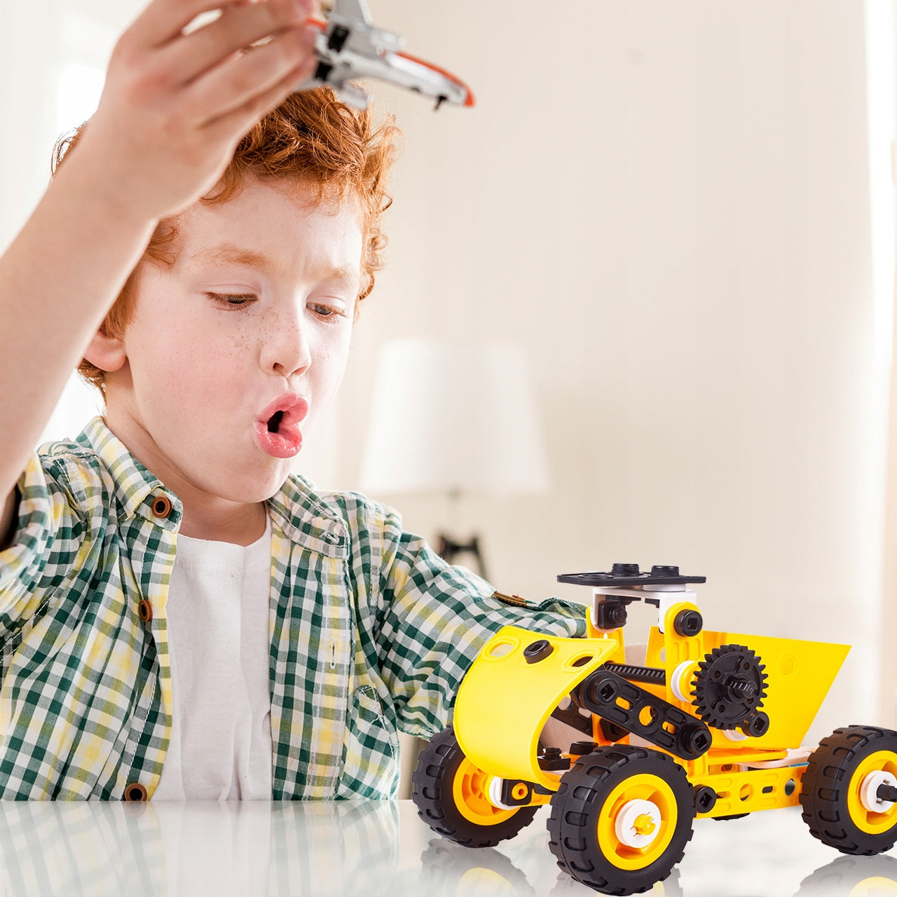 Blocuri de Constructie 8 in 1 Mega Konstruktor idealSTORE, Inlcude 100 de elemente, Surubelnita, Cheie, Posibilitatea de a construi 8 vehicule diferite, Dezvolta maginatia spatiala, abilitatile de planificare